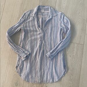 Gap linen size small blouse.